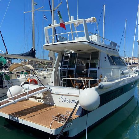 She'S Mine Yacht Hotell CTA Exteriör bild